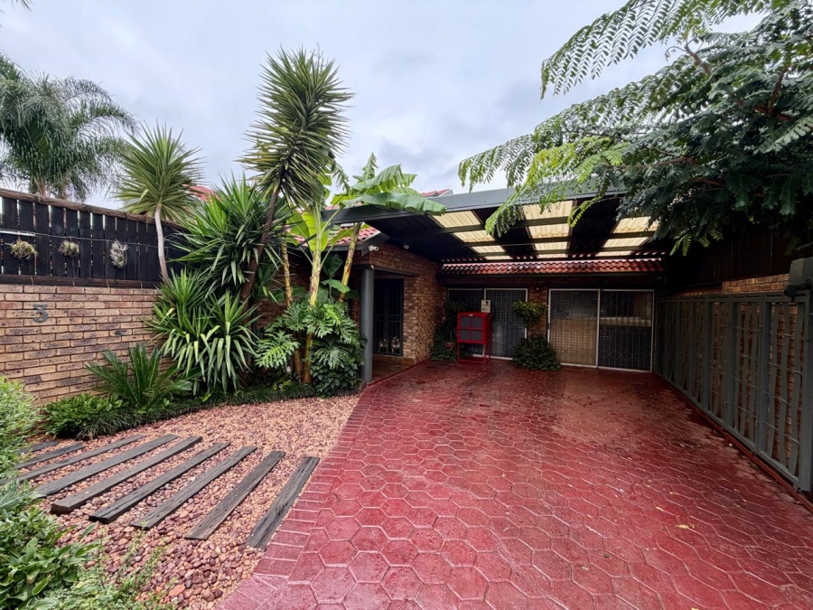 3 Bedroom Property for Sale in Eldoraigne Gauteng