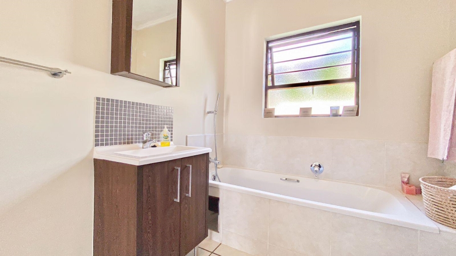 To Let 3 Bedroom Property for Rent in Maroeladal Gauteng