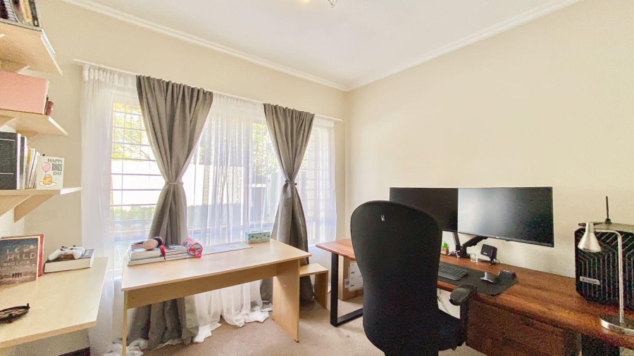 To Let 3 Bedroom Property for Rent in Maroeladal Gauteng