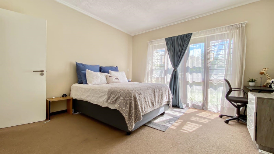 To Let 3 Bedroom Property for Rent in Maroeladal Gauteng