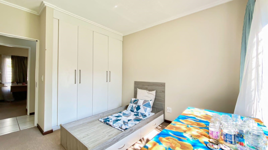 To Let 3 Bedroom Property for Rent in Maroeladal Gauteng