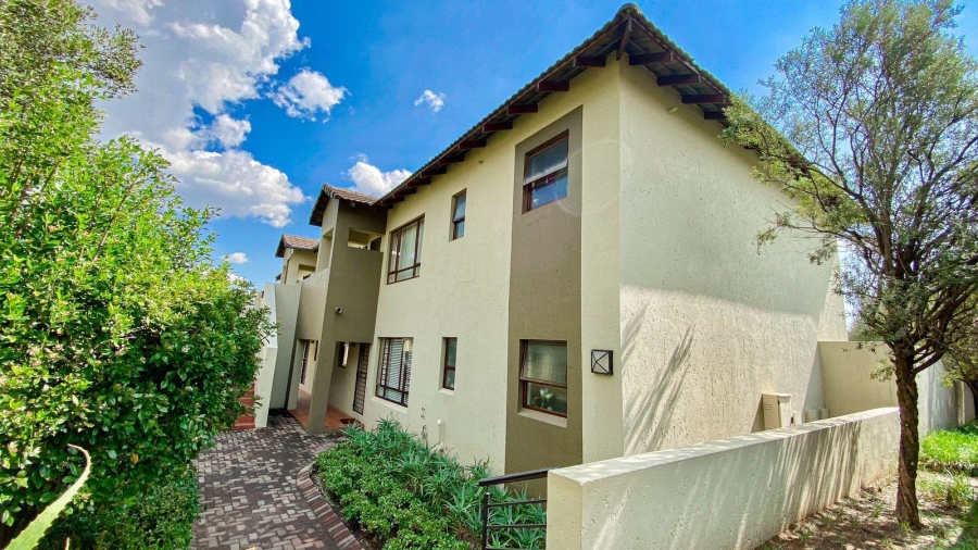 To Let 3 Bedroom Property for Rent in Maroeladal Gauteng