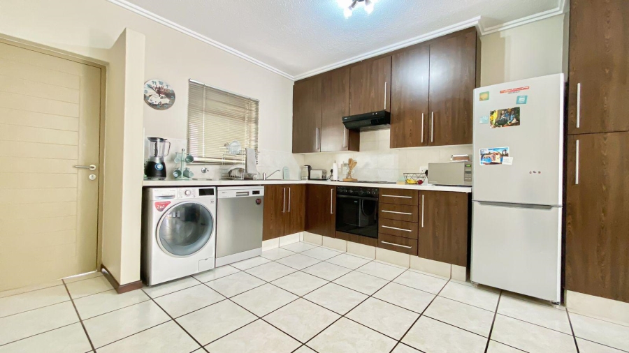 To Let 3 Bedroom Property for Rent in Maroeladal Gauteng