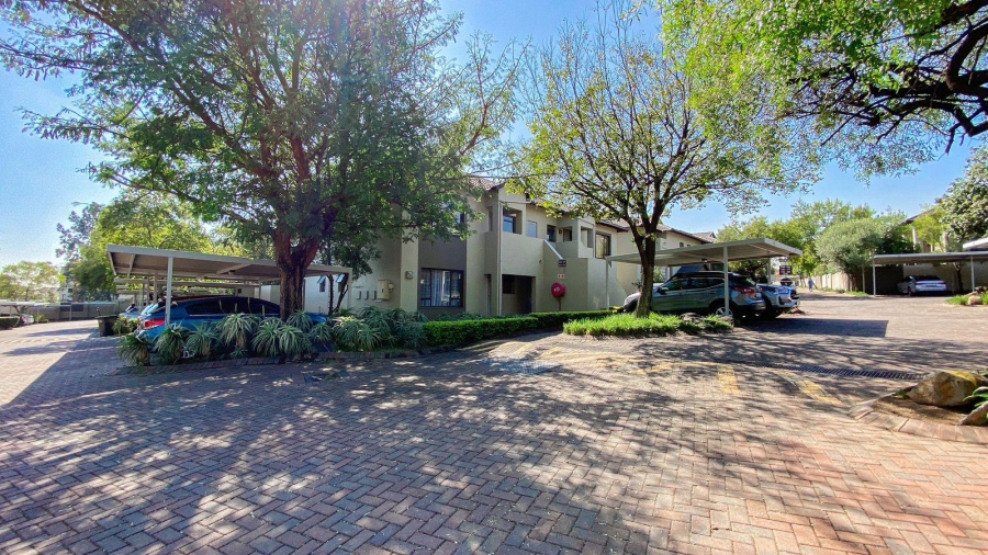 To Let 3 Bedroom Property for Rent in Maroeladal Gauteng