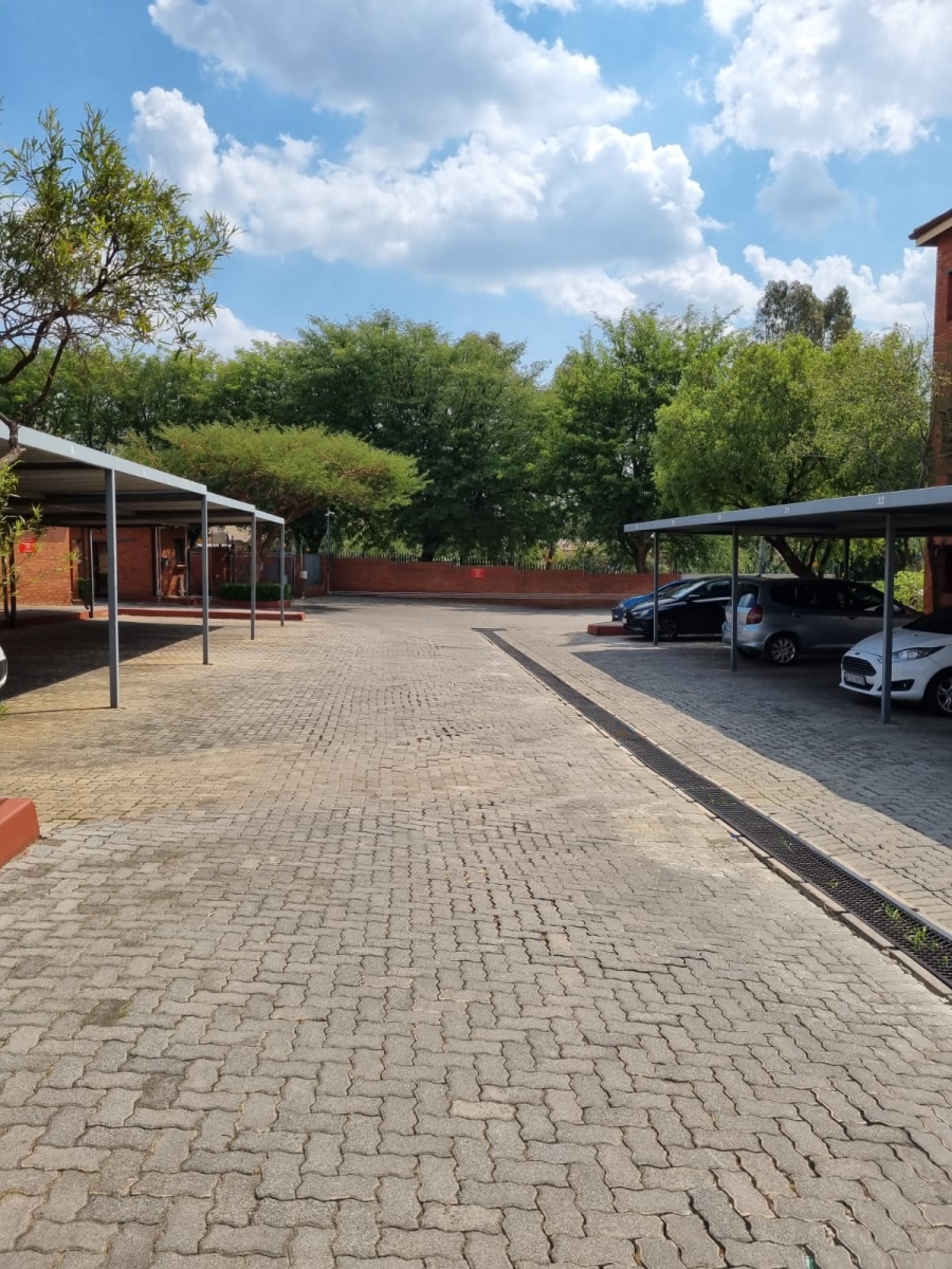 To Let 1 Bedroom Property for Rent in Wilgeheuwel Gauteng