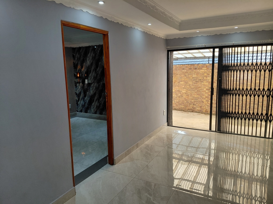 To Let 1 Bedroom Property for Rent in Bryanston East Gauteng