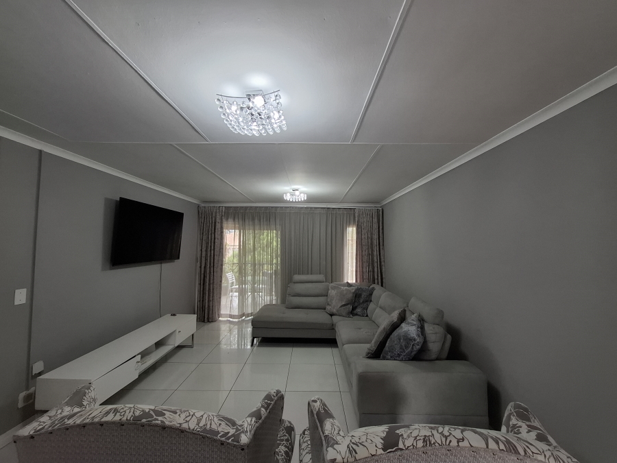 2 Bedroom Property for Sale in Faerie Glen Gauteng