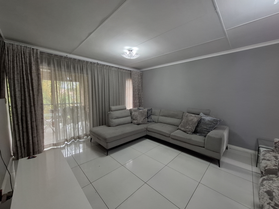 2 Bedroom Property for Sale in Faerie Glen Gauteng