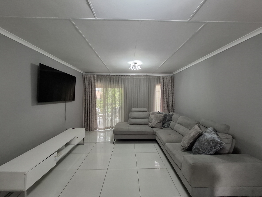2 Bedroom Property for Sale in Faerie Glen Gauteng