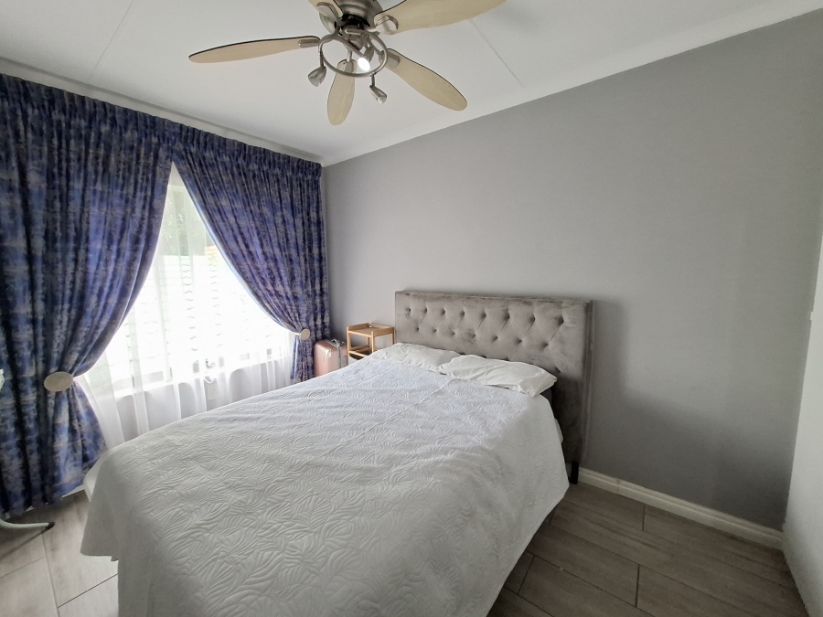 2 Bedroom Property for Sale in Faerie Glen Gauteng