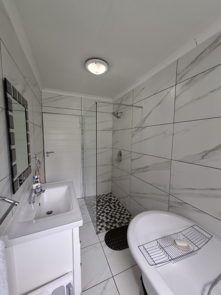 2 Bedroom Property for Sale in Faerie Glen Gauteng