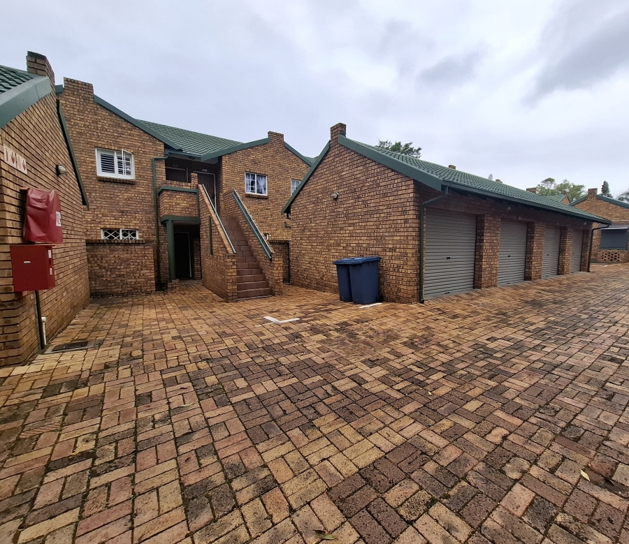 2 Bedroom Property for Sale in Faerie Glen Gauteng