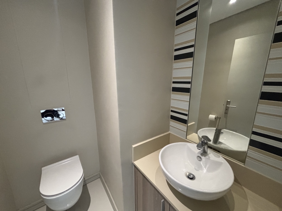 To Let 2 Bedroom Property for Rent in Rosebank Gauteng