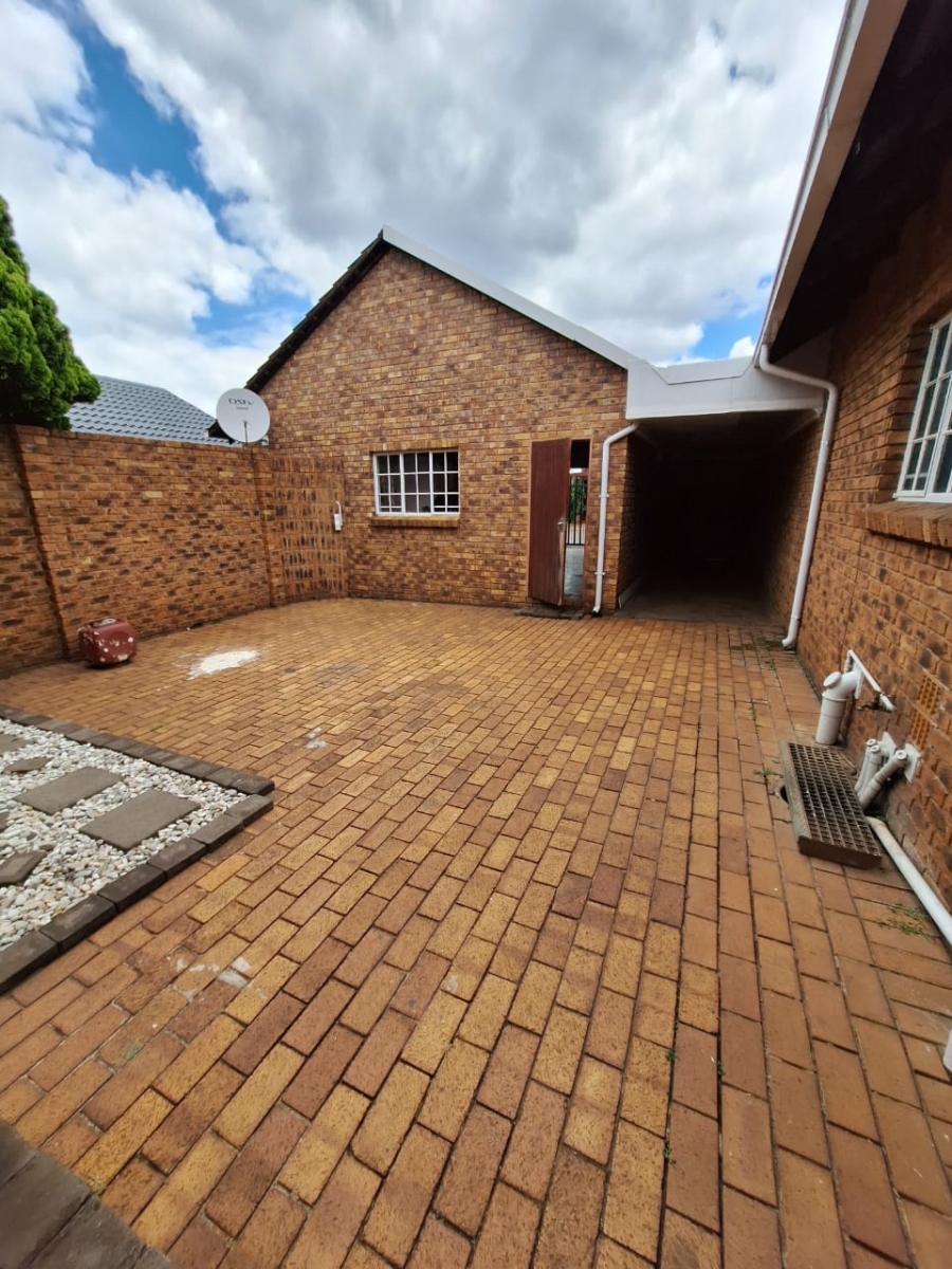 3 Bedroom Property for Sale in Dersley Gauteng