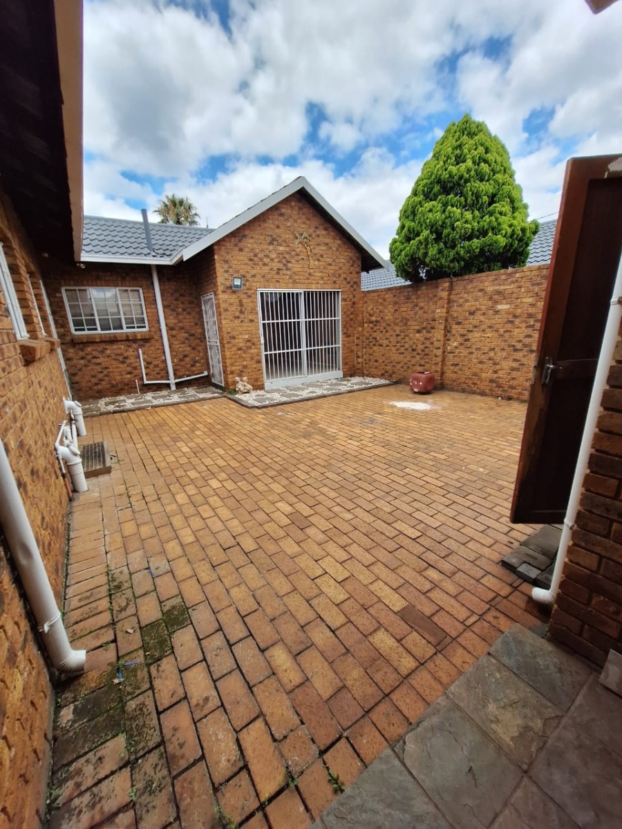 3 Bedroom Property for Sale in Dersley Gauteng