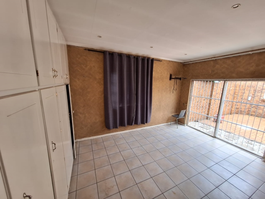 3 Bedroom Property for Sale in Dersley Gauteng