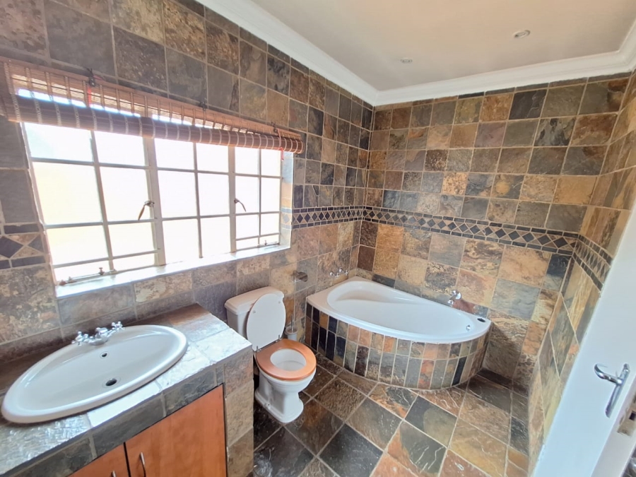 3 Bedroom Property for Sale in Dersley Gauteng