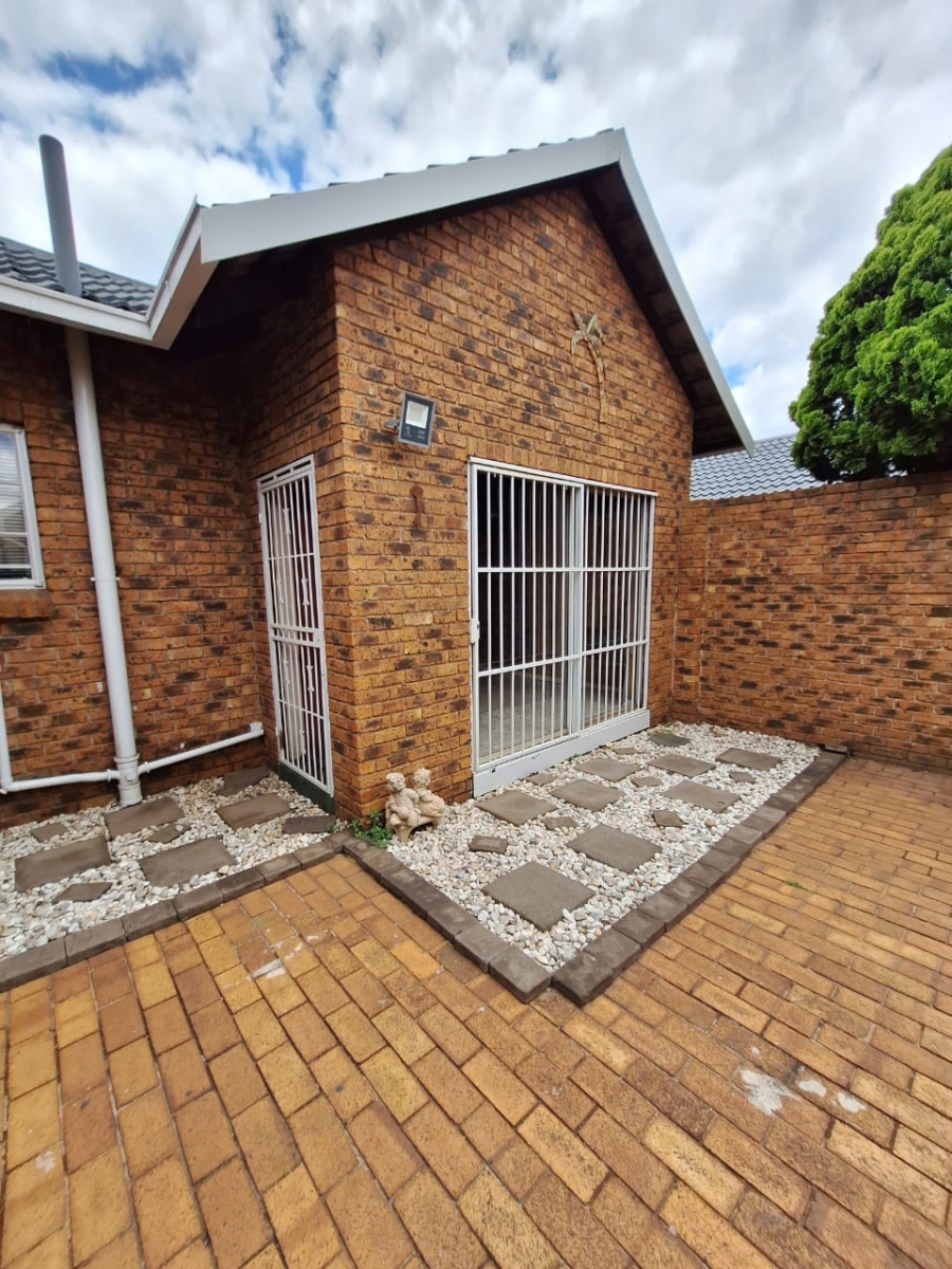 3 Bedroom Property for Sale in Dersley Gauteng