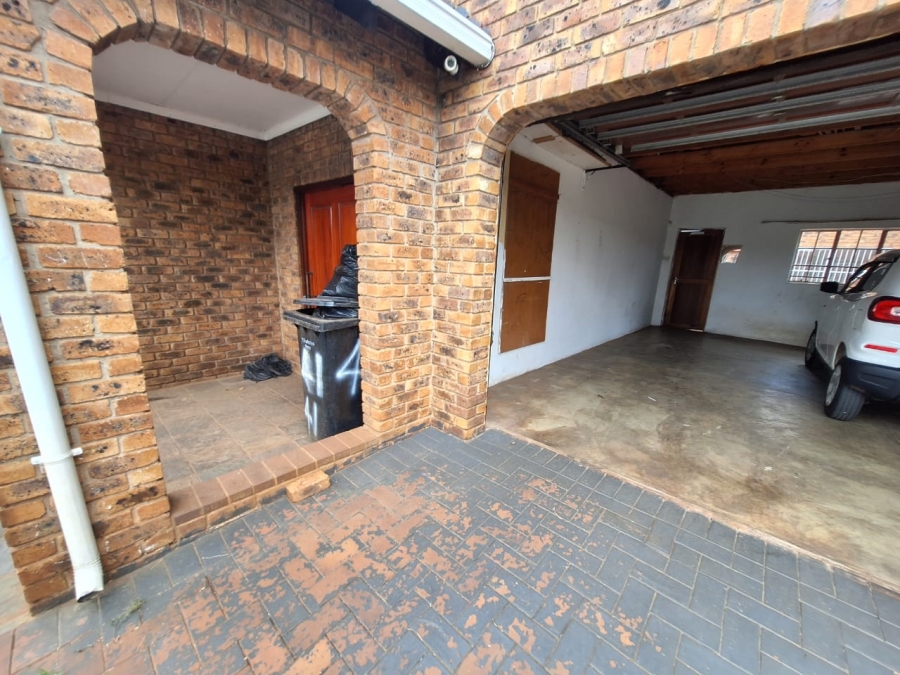 3 Bedroom Property for Sale in Dersley Gauteng