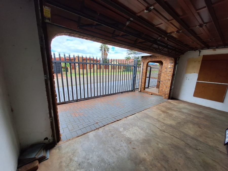 3 Bedroom Property for Sale in Dersley Gauteng