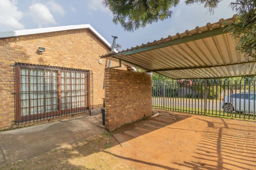 3 Bedroom Property for Sale in Dersley Gauteng