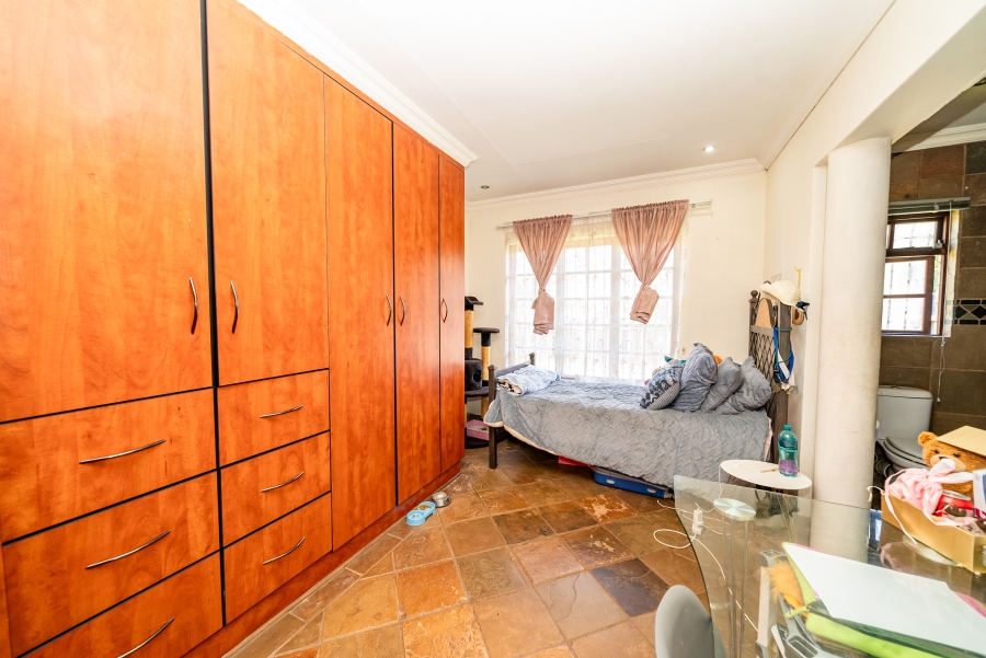 3 Bedroom Property for Sale in Dersley Gauteng