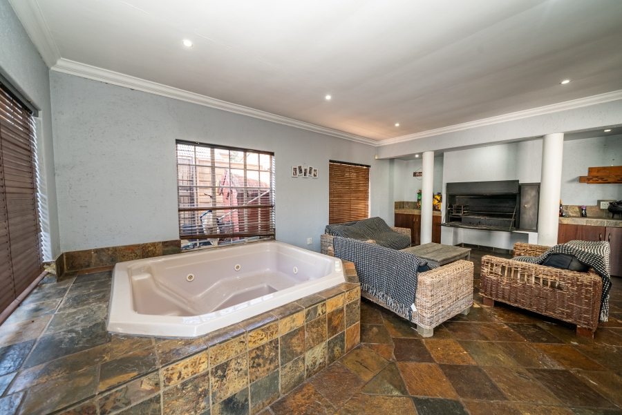3 Bedroom Property for Sale in Dersley Gauteng