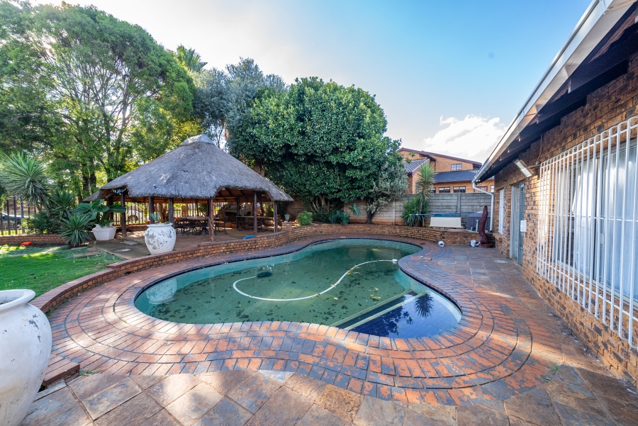 3 Bedroom Property for Sale in Dersley Gauteng