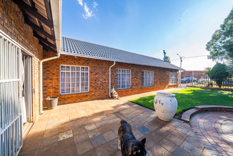 3 Bedroom Property for Sale in Dersley Gauteng