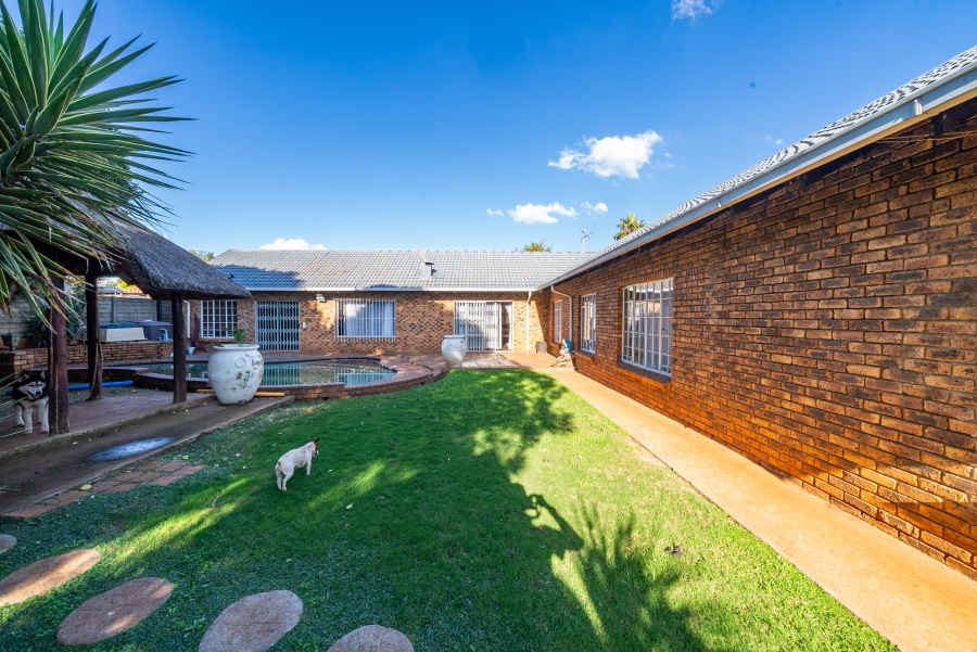 3 Bedroom Property for Sale in Dersley Gauteng