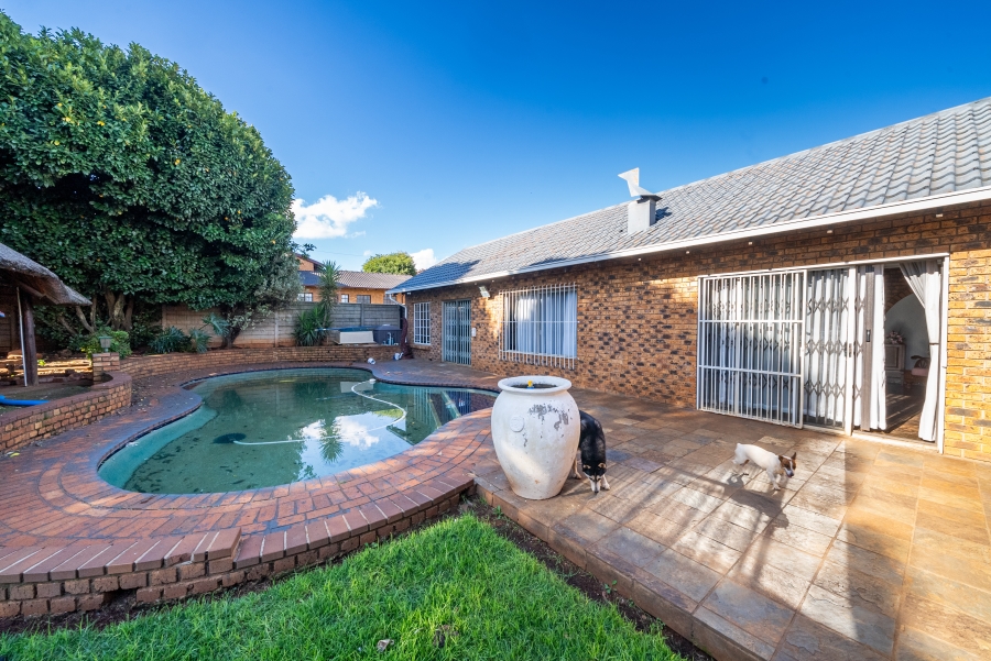 3 Bedroom Property for Sale in Dersley Gauteng