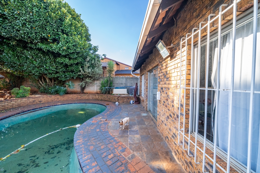 3 Bedroom Property for Sale in Dersley Gauteng