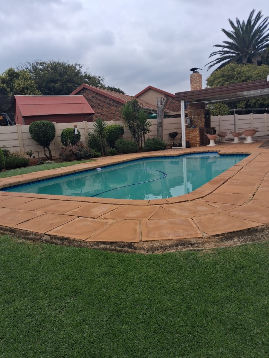 4 Bedroom Property for Sale in Risiville Gauteng