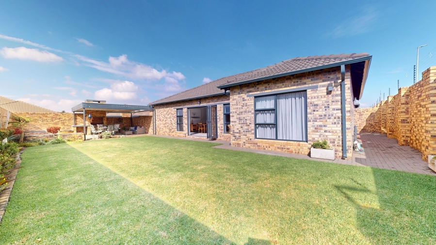 3 Bedroom Property for Sale in Dayanglen Gauteng