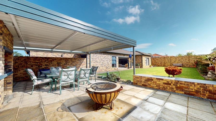 3 Bedroom Property for Sale in Dayanglen Gauteng