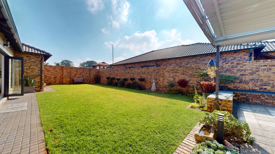 3 Bedroom Property for Sale in Dayanglen Gauteng