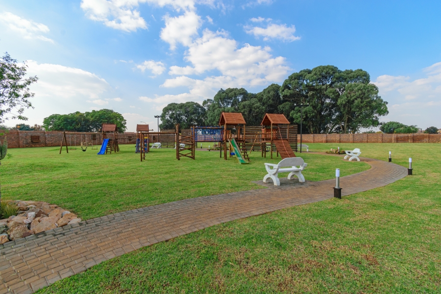 3 Bedroom Property for Sale in Dayanglen Gauteng