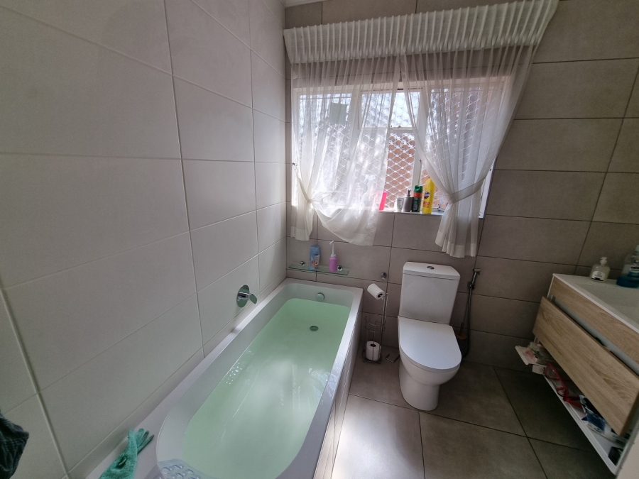 To Let 3 Bedroom Property for Rent in Bedford Gardens Gauteng