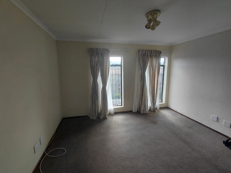 2 Bedroom Property for Sale in Honeydew Gauteng