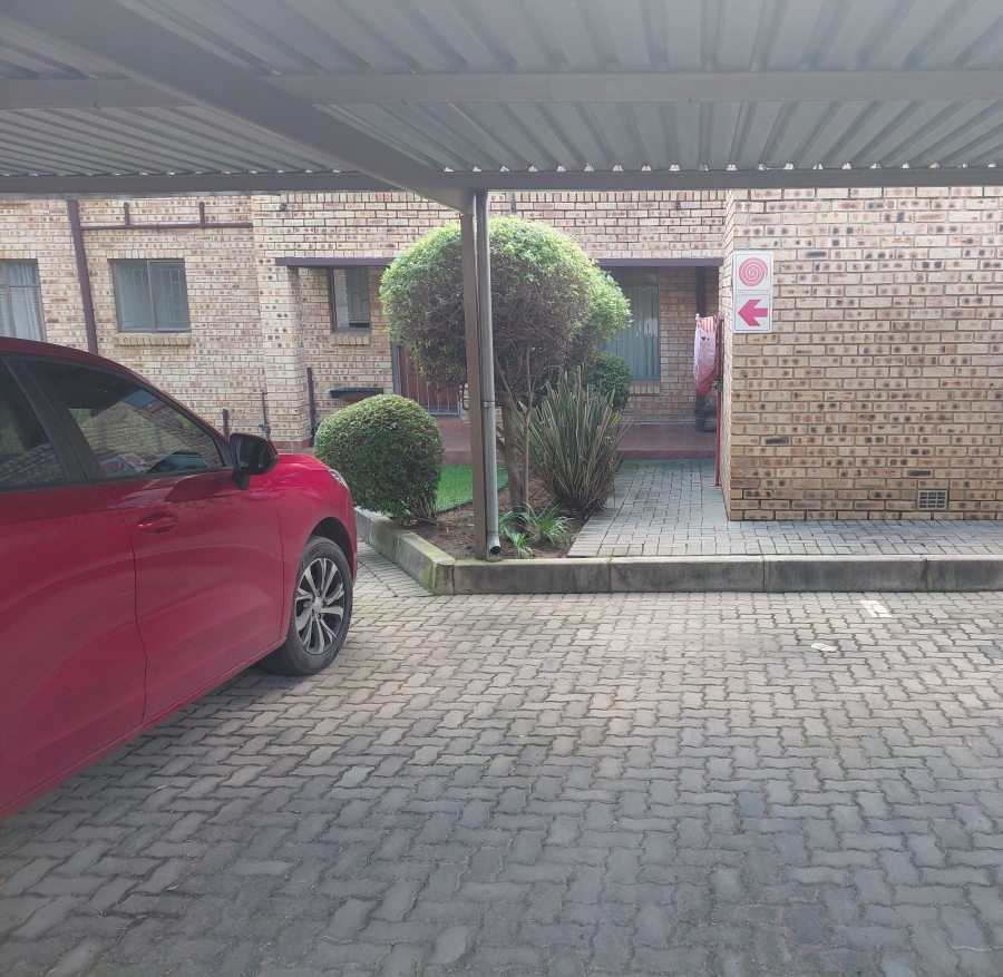 2 Bedroom Property for Sale in Honeydew Gauteng