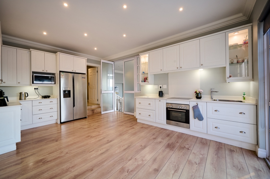 4 Bedroom Property for Sale in Waterfall Country Estate Gauteng