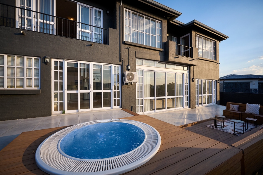 4 Bedroom Property for Sale in Waterfall Country Estate Gauteng