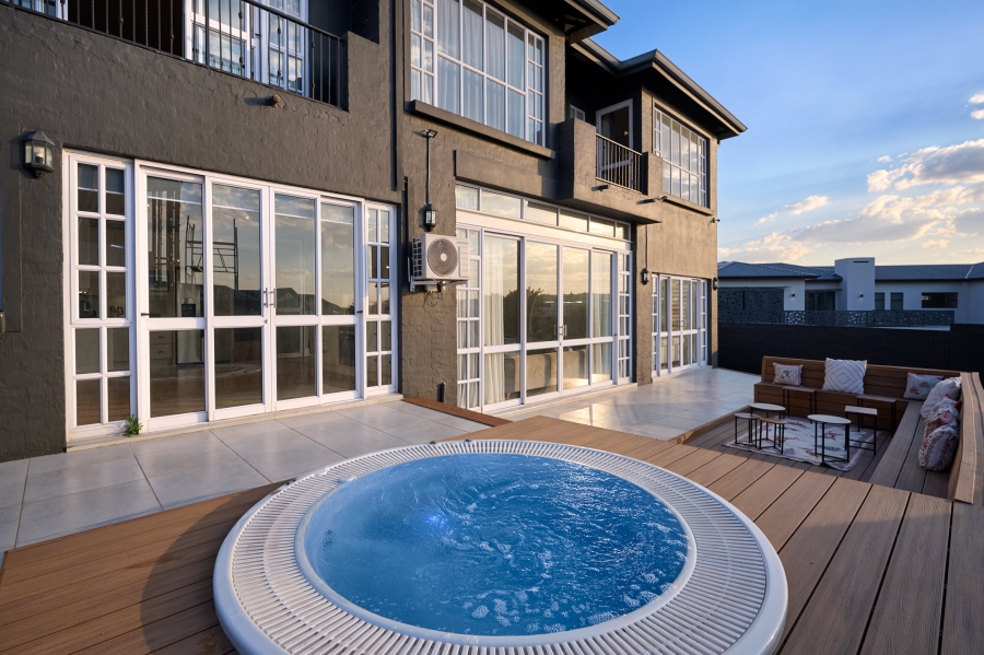 4 Bedroom Property for Sale in Waterfall Country Estate Gauteng