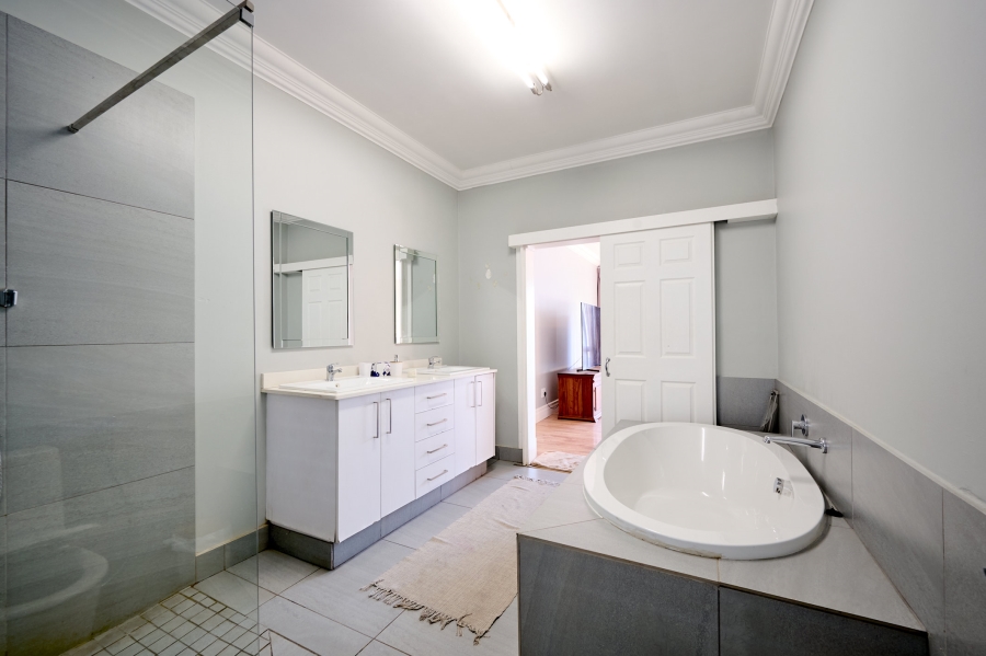 4 Bedroom Property for Sale in Waterfall Country Estate Gauteng