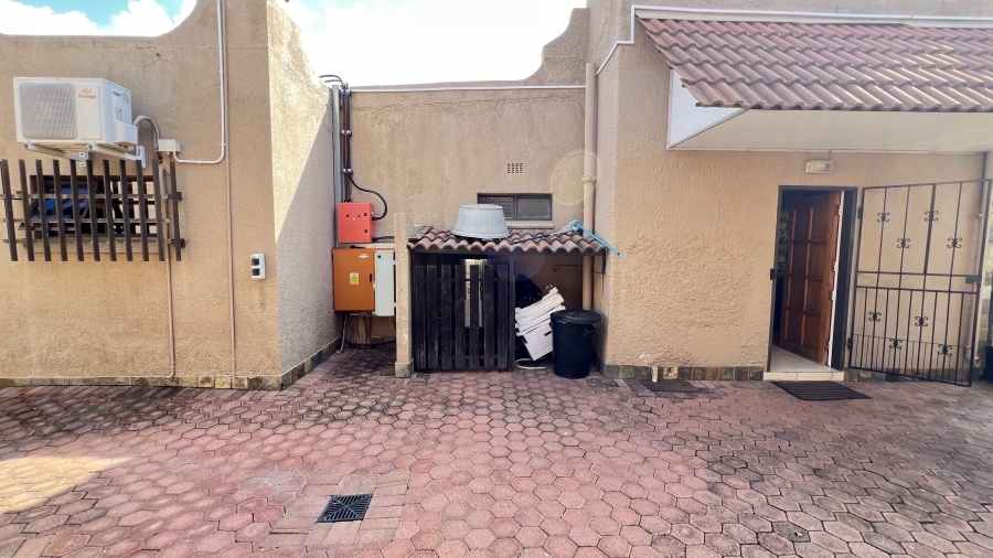9 Bedroom Property for Sale in Muldersdrift Gauteng