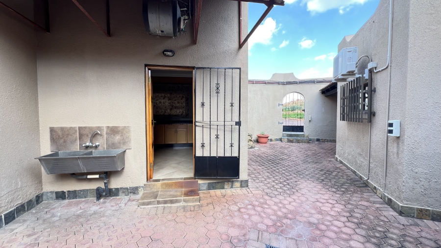 9 Bedroom Property for Sale in Muldersdrift Gauteng