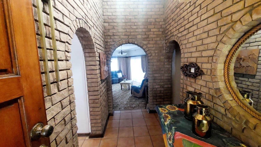 4 Bedroom Property for Sale in Helikonpark Gauteng