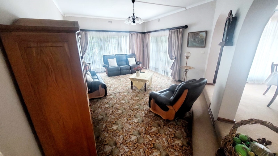 4 Bedroom Property for Sale in Helikonpark Gauteng