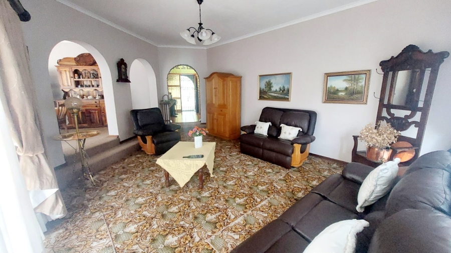 4 Bedroom Property for Sale in Helikonpark Gauteng