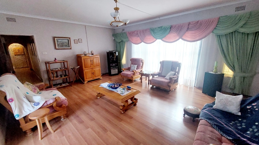 4 Bedroom Property for Sale in Helikonpark Gauteng